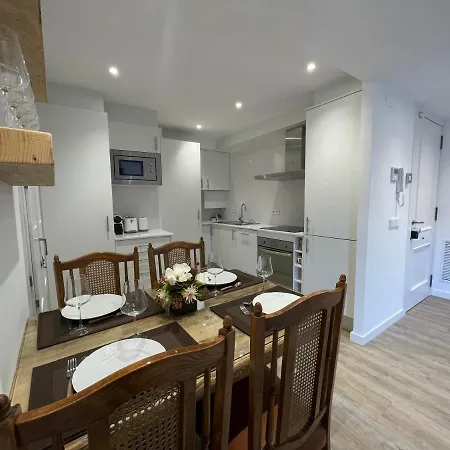 Modern In The Heart Of Old Town *