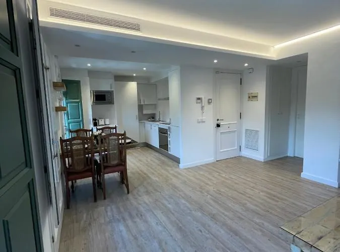 Modern In The Heart Of Old Town 赫罗纳