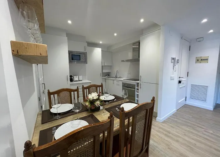 Modern In The Heart Of Old Town *