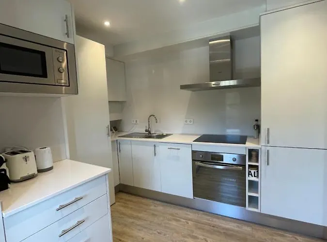 Modern In The Heart Of Old Town Apartment *